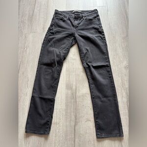 Levi’s midrise skinny black jeans size 6